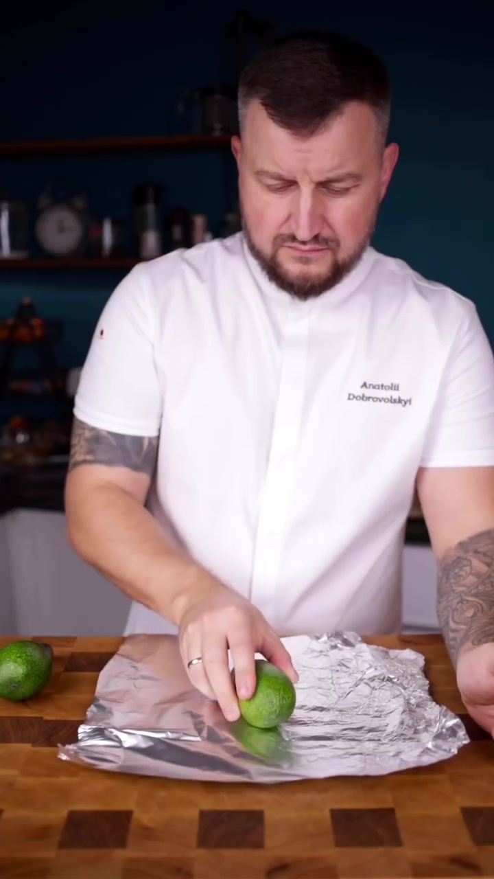 Bukan diperam berhari-hari, chef ini bagikan cara cepat mematangkan alpukat dalam 10 menit