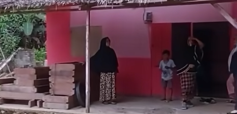 6 Potret sederhana rumah masa kecil Fajar Sadboy jauh dari kata mewah, teras masih pakai plester semen