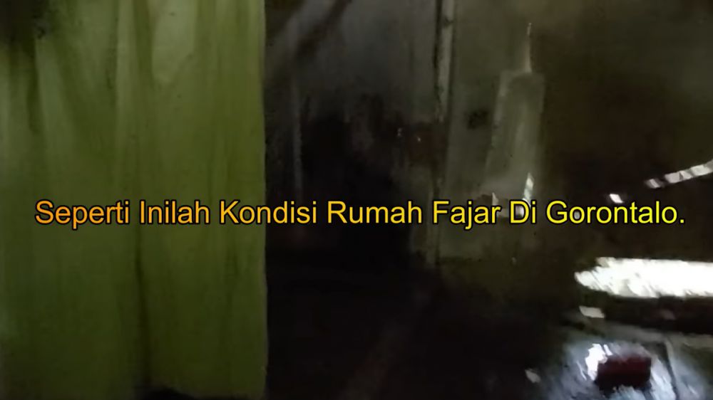 6 Potret sederhana rumah masa kecil Fajar Sadboy jauh dari kata mewah, teras masih pakai plester semen