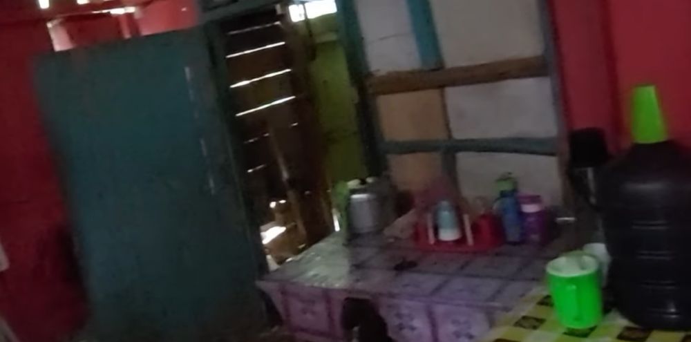 6 Potret sederhana rumah masa kecil Fajar Sadboy jauh dari kata mewah, teras masih pakai plester semen