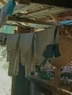 6 Potret sederhana rumah masa kecil Fajar Sadboy jauh dari kata mewah, teras masih pakai plester semen