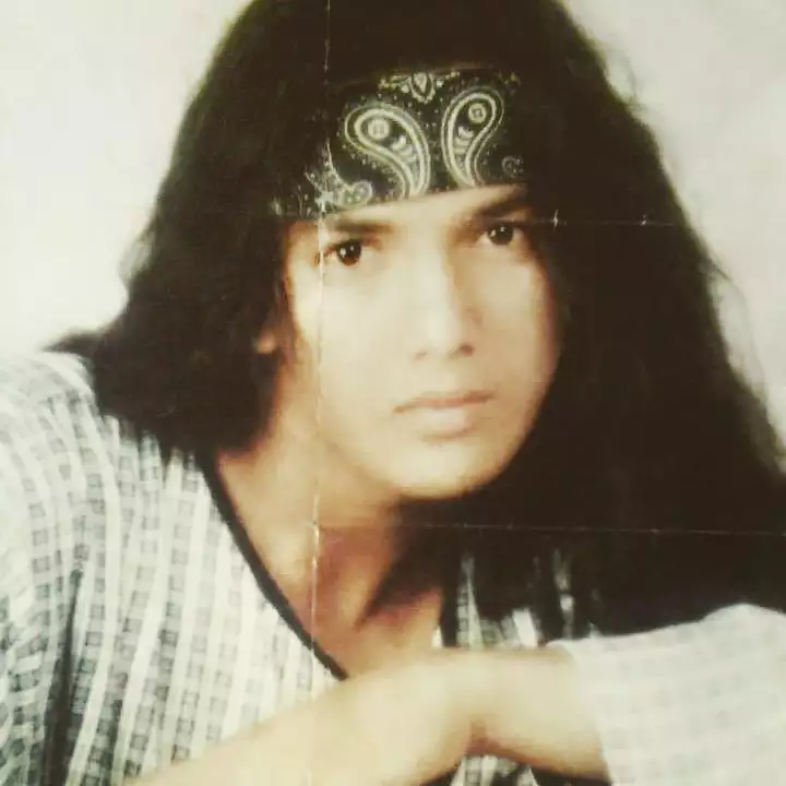 Jadi penyanyi rock hingga pedangdut, begini gantengnya masa muda ayah 11 seleb