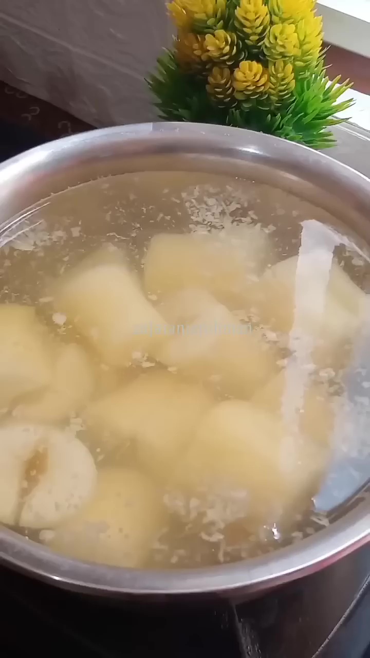 Bukan direbus atau digoreng 2 kali, ternyata ini rahasia singkong keju empuk, merekah, dan gurih