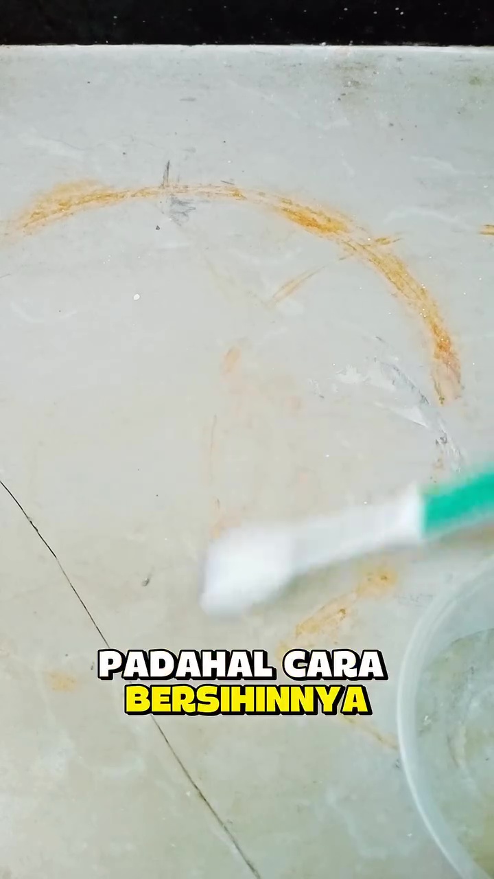 Lantai berkarat karena bekas tabung gas? Bersihkan pakai 2 bahan ini biar langsung hilang tak berbekas