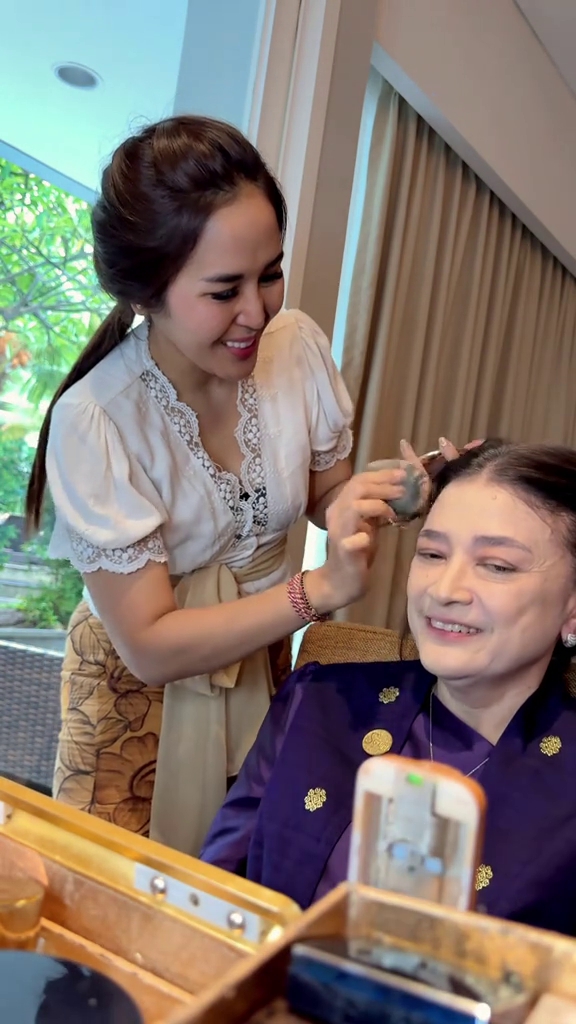 Kerap tampil natural pakai riasan tipis, ini 9 potret Ida Yulidina di-makeup aura modelnya memancar