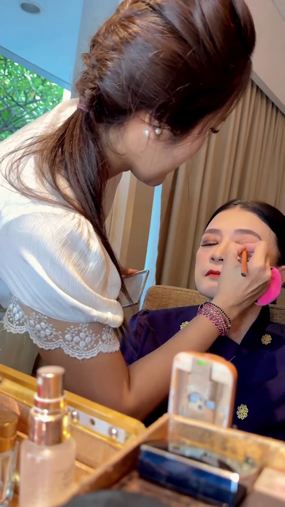 Kerap tampil natural pakai riasan tipis, ini 9 potret Ida Yulidina di-makeup aura modelnya memancar