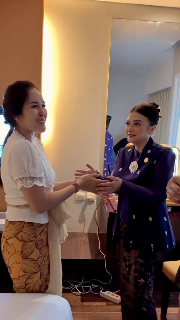 Kerap tampil natural pakai riasan tipis, ini 9 potret Ida Yulidina di-makeup aura modelnya memancar