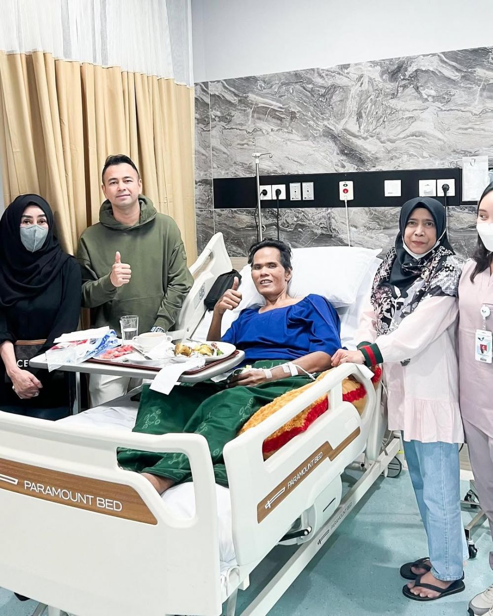 7 Potret kondisi Fahmi Bo usai jalani operasi kantung empedu, ngaku sudah lumayan sehat