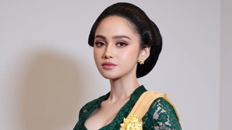 Aura gadis Jawanya terlalu kuat, ini 9 potret Syifa Hadju jadi bridesmaids Luna Shabrina, manglingi