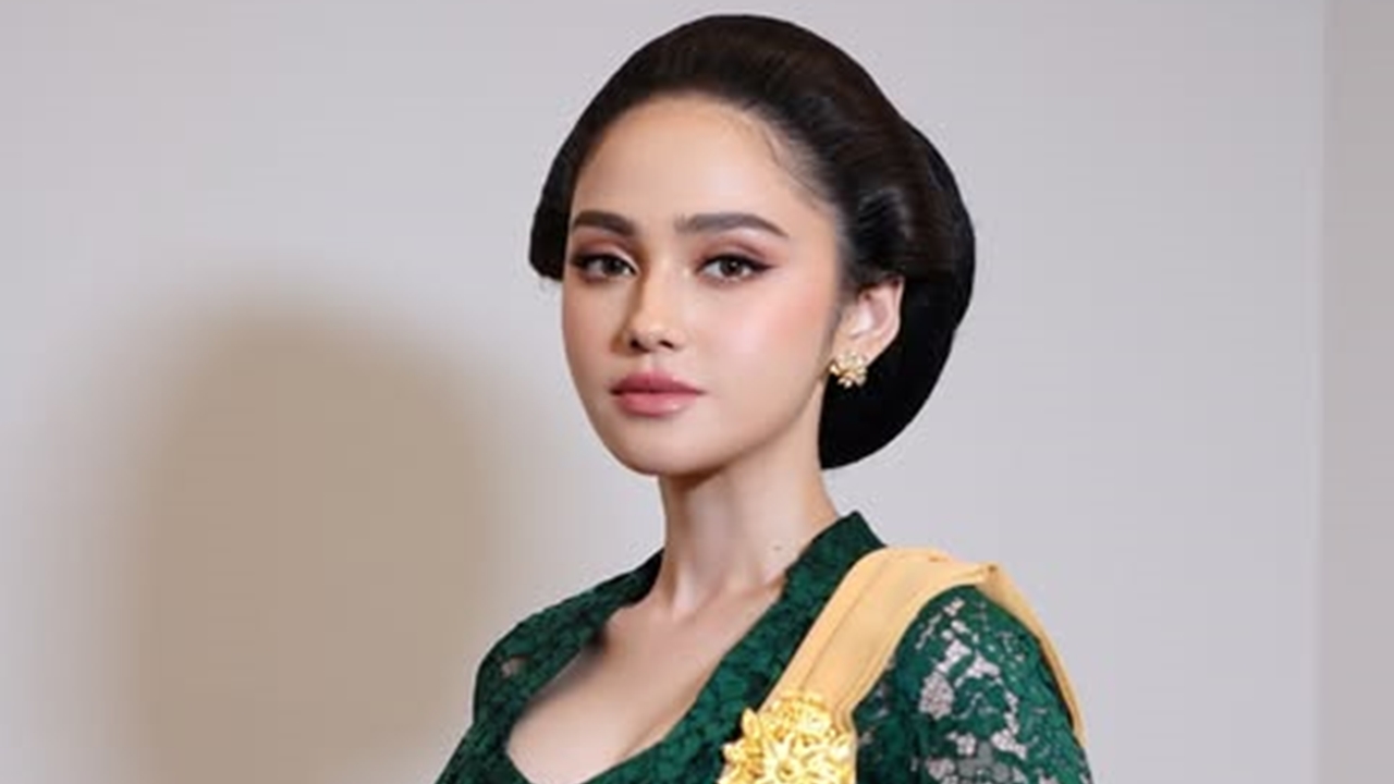 Aura gadis Jawanya terlalu kuat, ini 9 potret Syifa Hadju jadi bridesmaids Luna Shabrina, manglingi