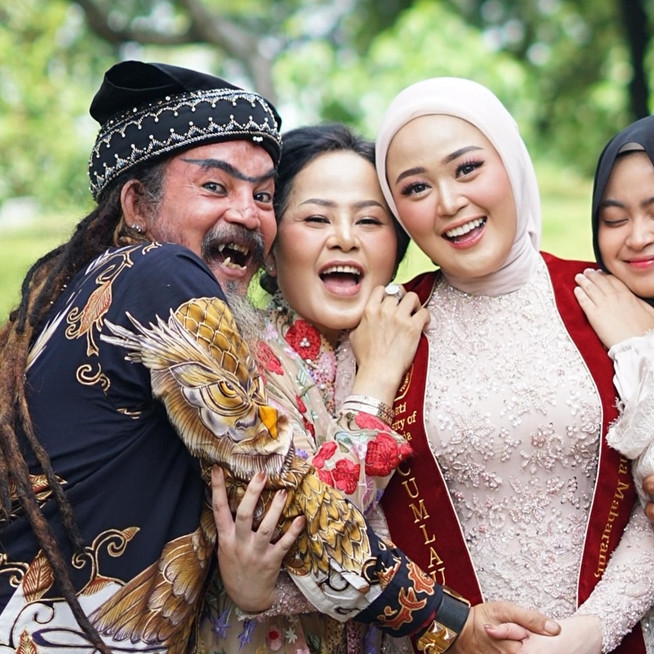 Full support buat anak, intip 9 potret kedekatan Limbad dan putra-putrinya yang bikin nggak fatherless