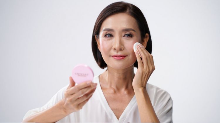 7 Rekomendasi cushion terbaik untuk kulit matang di usia 50-an, hasil natural, cerah, dan glowing