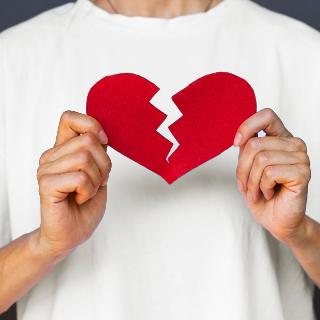 150 Kata-kata mutiara tentang cinta tak terbalas paling dalam 2025, menyentuh dan penuh makna