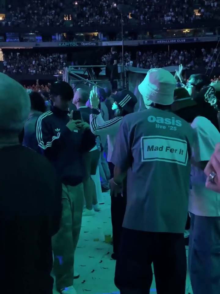 Jarang unggah momen bareng, 9 potret liburan Duta Sheila On 7 di Australia bareng keluarga disorot