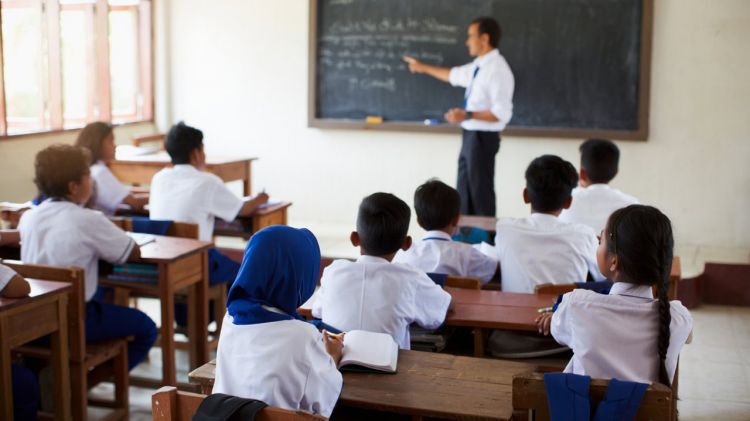 50 Contoh kalimat majas berdasarkan jenisnya, metafora, simile, personifikasi dan lainnya