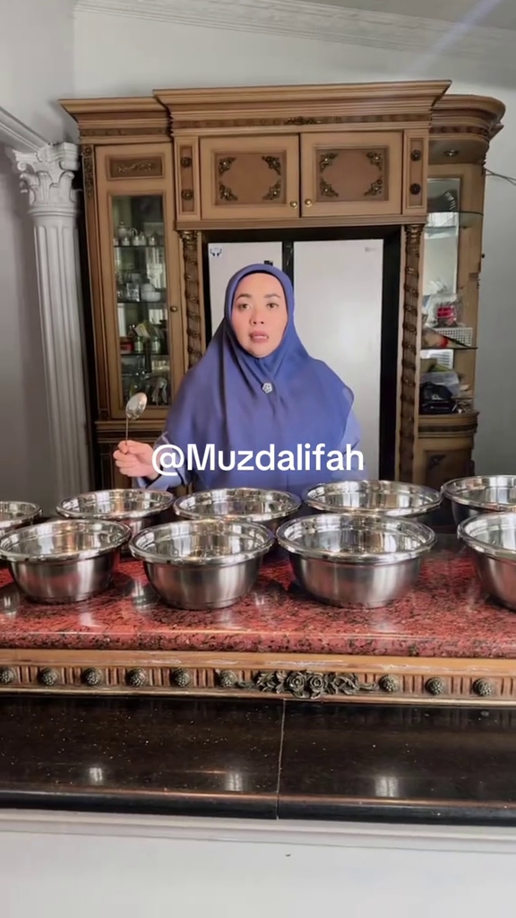 Rumahnya akan dijual Rp100 M, intip 9 potret dapur bersih Muzdalifah didesain klasik dan minim perabot
