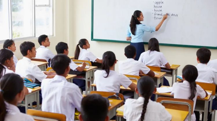 30 Contoh soal simple present dan past tense yang paling sering keluar di ujian