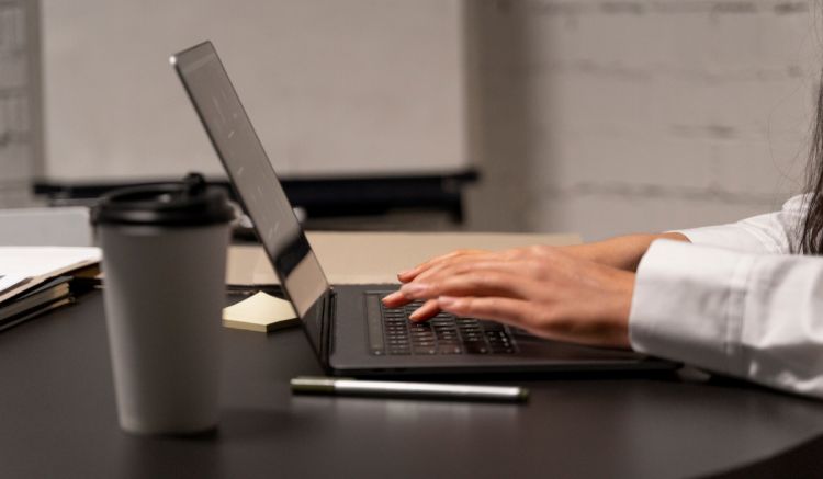 Kenapa Gen Z memilih quiet quitting? Ini hubungannya dengan work-life balance