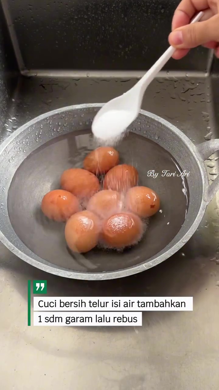 Tanpa diberi cuka atau direndam air es, ini trik rebus telur biar mulus dan gampang dikupas