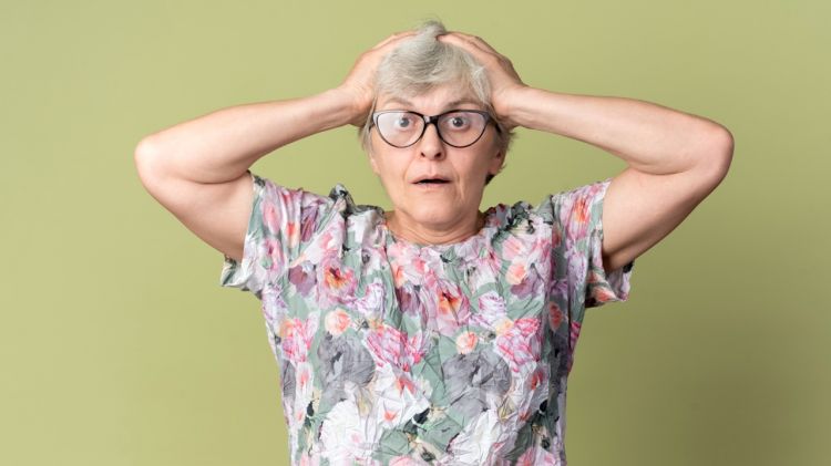 Cara hitamkan uban dengan kulit bawang putih dan minyak kelapa, aman tanpa pewarna rambut kimia