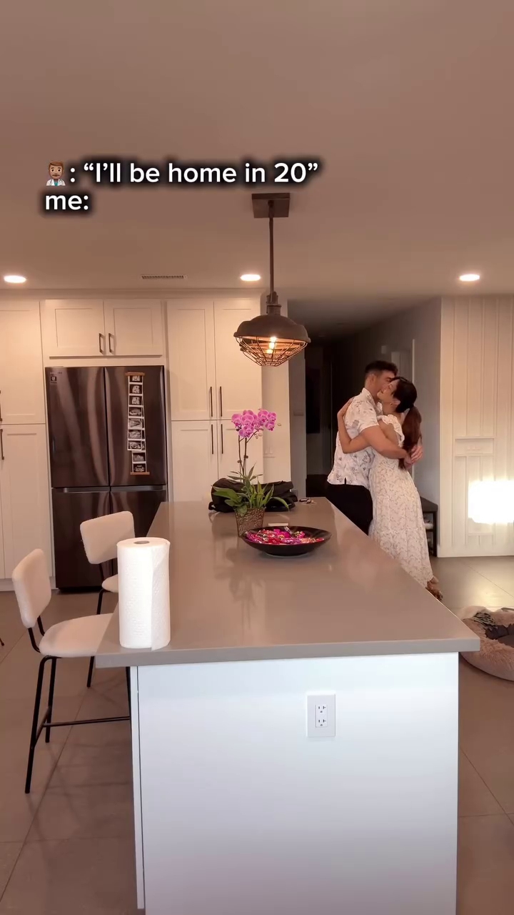 Kini tinggal bareng suami di Amerika Serikat, intip 9 potret dapur rumah Aurelie Moeremans