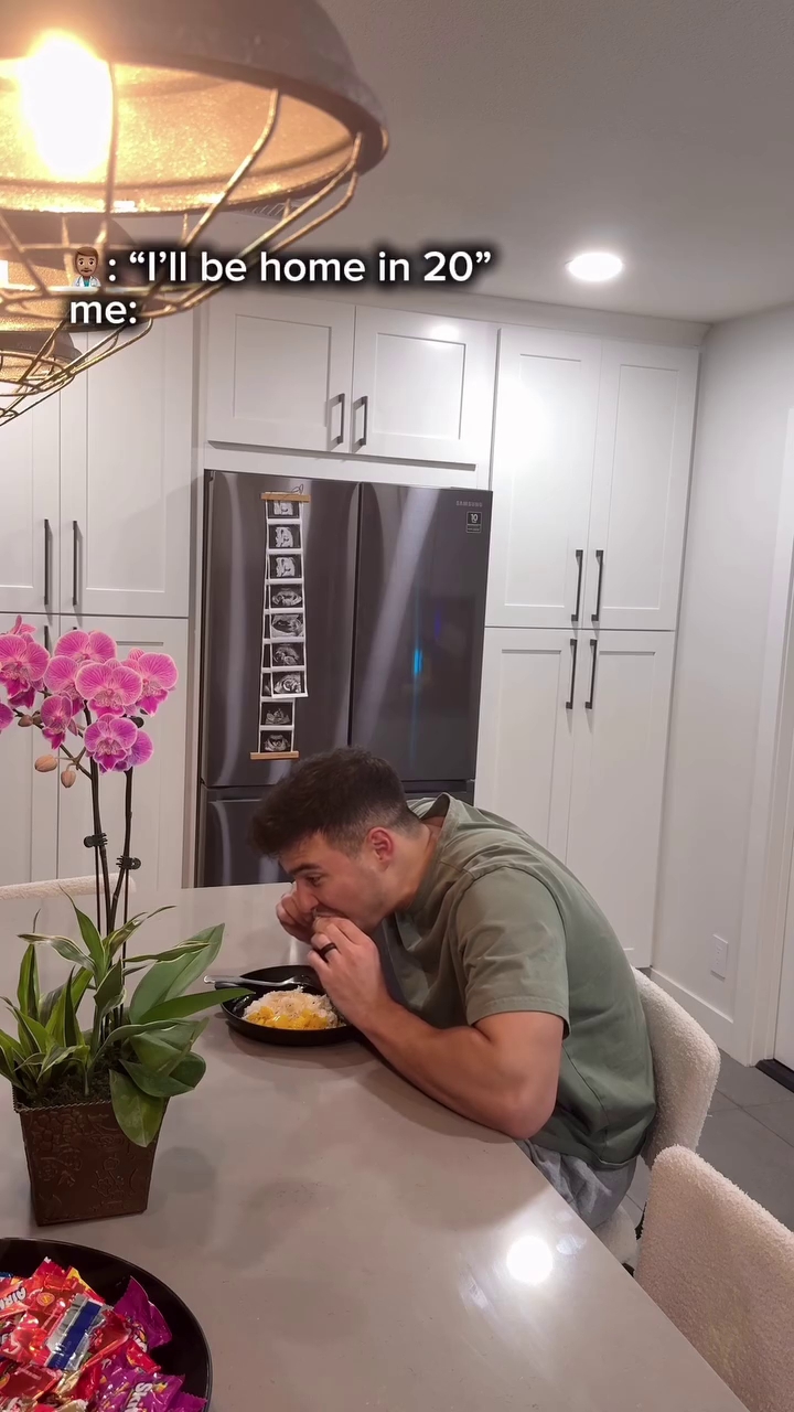 Kini tinggal bareng suami di Amerika Serikat, intip 9 potret dapur rumah Aurelie Moeremans