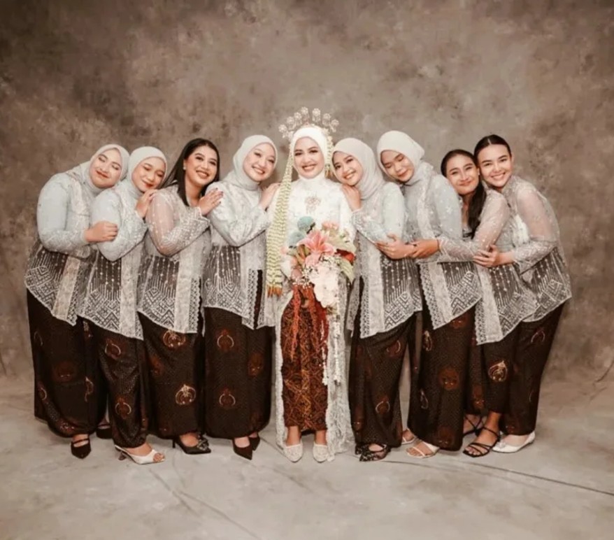 9 Potret Amanda Manopo jadi bridesmaid sahabatnya non seleb, penampilannya dengan makeup tipis dipuji