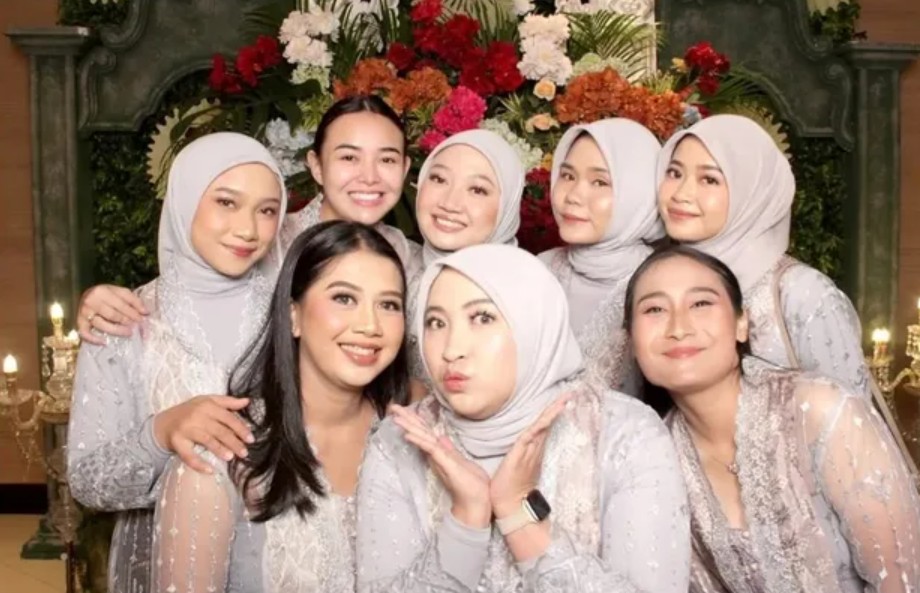 9 Potret Amanda Manopo jadi bridesmaid sahabatnya non seleb, penampilannya dengan makeup tipis dipuji
