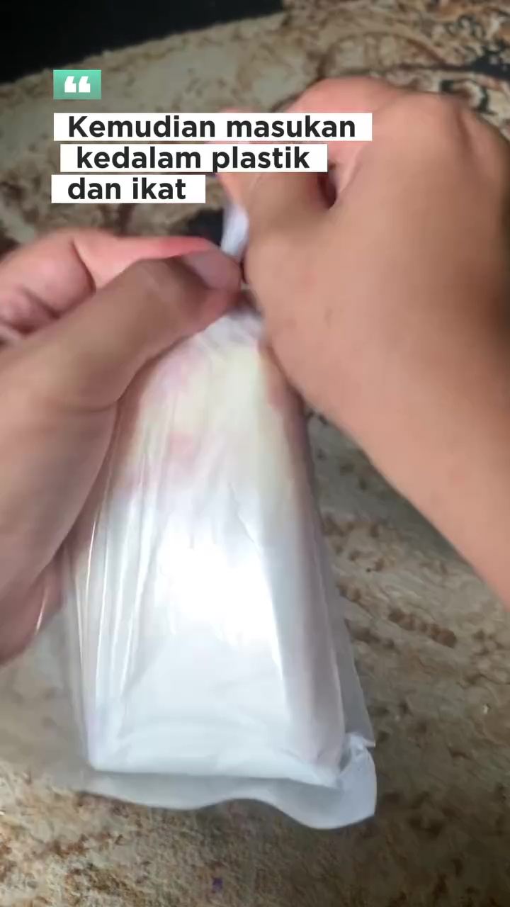 Keju mudah retak dan kering saat disimpan di kulkas? Coba pakai cara ini biar tetap lembut