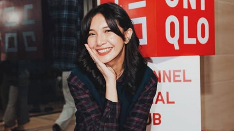 Rahasia wajah glowing Sheila Dara, 6 ritual malam sebelum tidur yang bikin awet muda