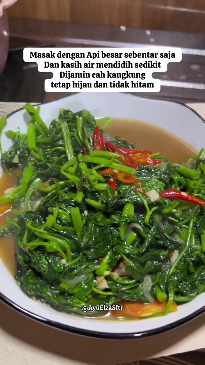 Trik bikin tumis kangkung agar matang sempurna, namun teksturnya tak lembek dan warnanya tetap hijau