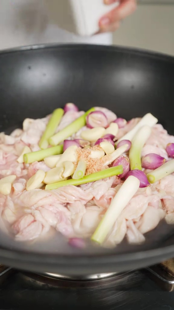 Jadi kunci makanan rumahan lebih sedap, ini trik bikin minyak ayam bawang ala Willgoz