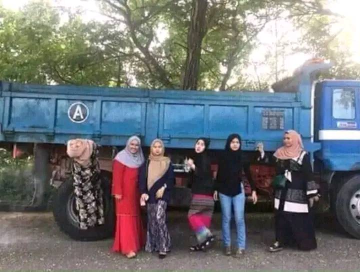 11 Foto bareng yang berujung ngakak, ada momen tak terduga bikin gagal fokus total