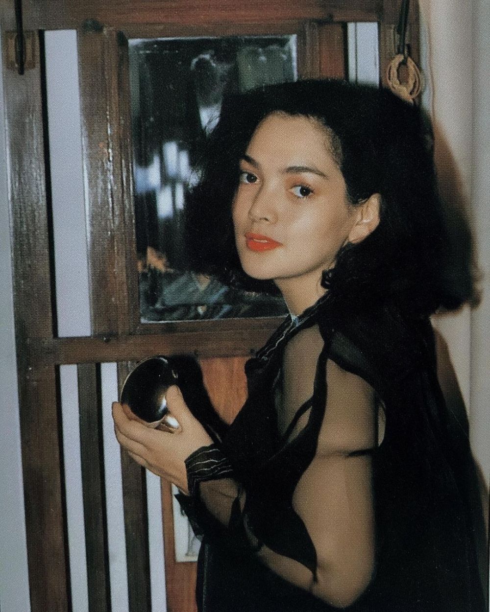 Gadis Warkop ini dijuluki vampir cantik, 11 potret lawas Ida Iasha yang memesona dari dulu