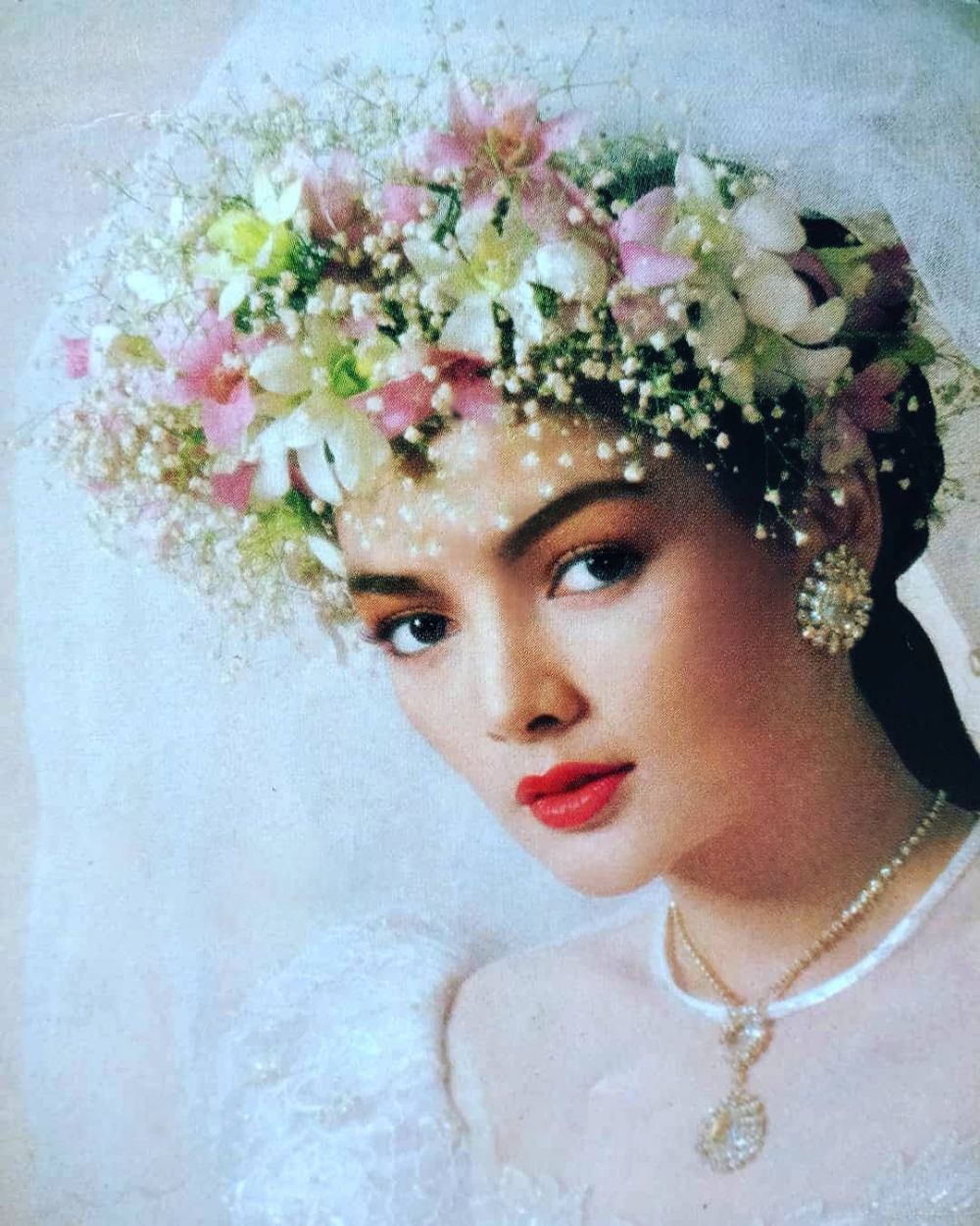 Gadis Warkop ini dijuluki vampir cantik, 11 potret lawas Ida Iasha yang memesona dari dulu