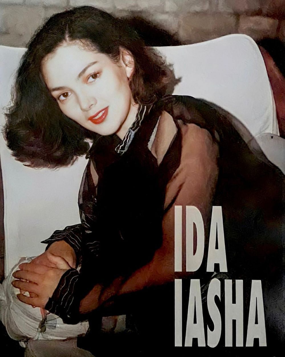 Gadis Warkop ini dijuluki vampir cantik, 11 potret lawas Ida Iasha yang memesona dari dulu