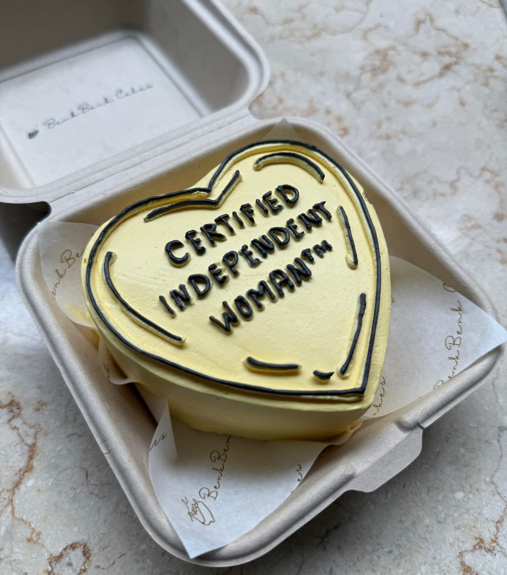 Resmi cerai dari Ahmad Assegaf, Tasya Farasya rayakan status janda, potret kuenya jadi sorotan