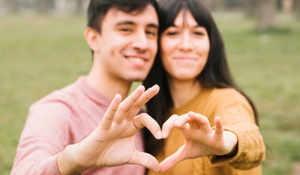 100 Kata-kata cinta lucu bikin baper pasangan, rayuan ringan yang bisa bikin dia senyum seharian