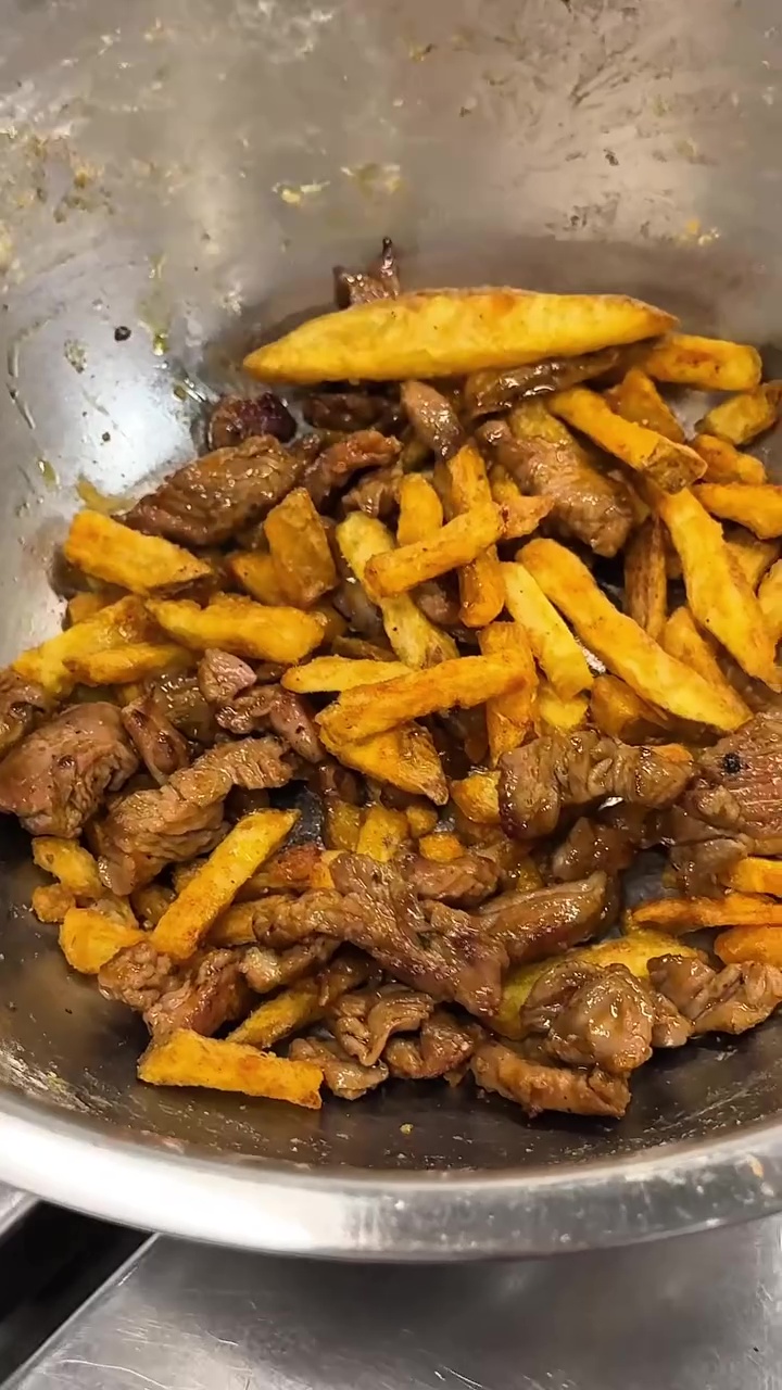 Ternyata tak perlu direndam air es, chef ini bagikan trik bikin kentang goreng krispi ala resto