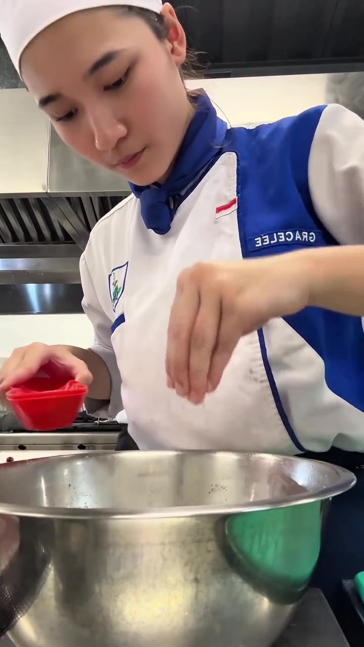 Ternyata tak perlu direndam air es, chef ini bagikan trik bikin kentang goreng krispi ala resto