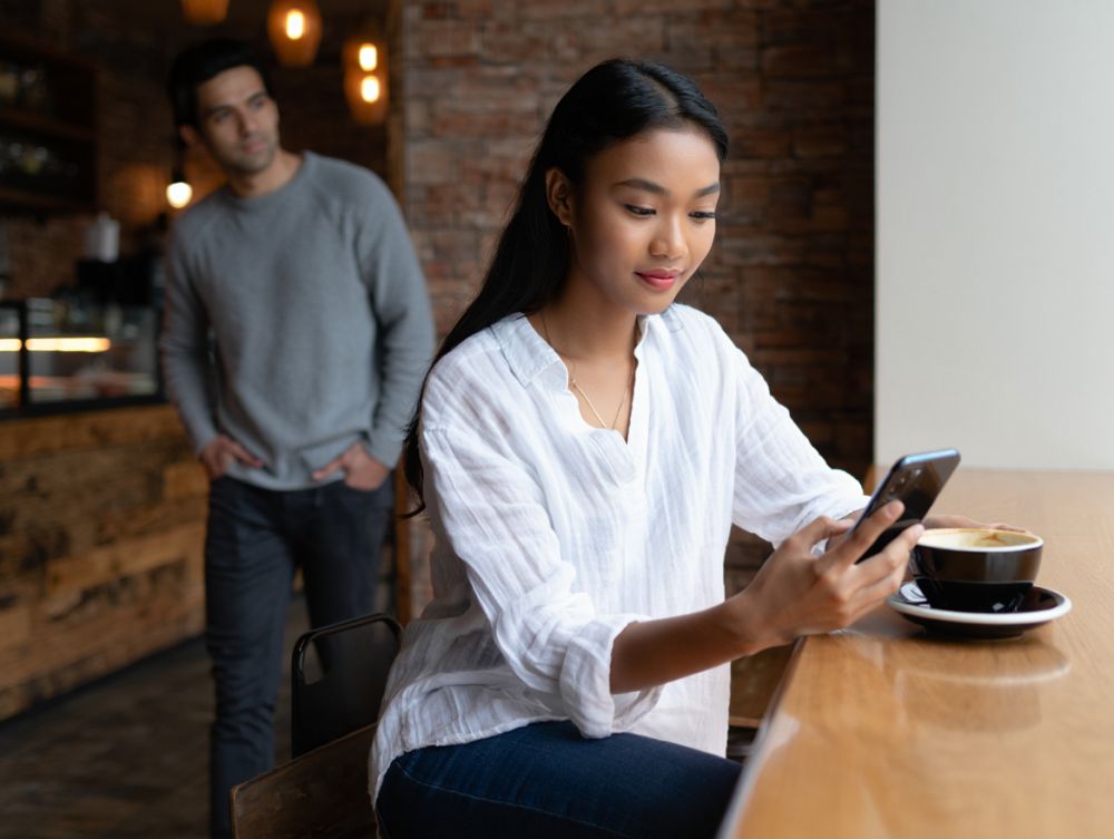 100 Kata-kata sindiran lucu buat mantan yang sok bahagia, padahal masih stalking