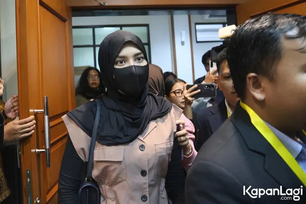 Angbeen Rishi hadiri sidang cerai dengan Adly Fairuz, tegaskan tetap jadi sahabat untuk anak