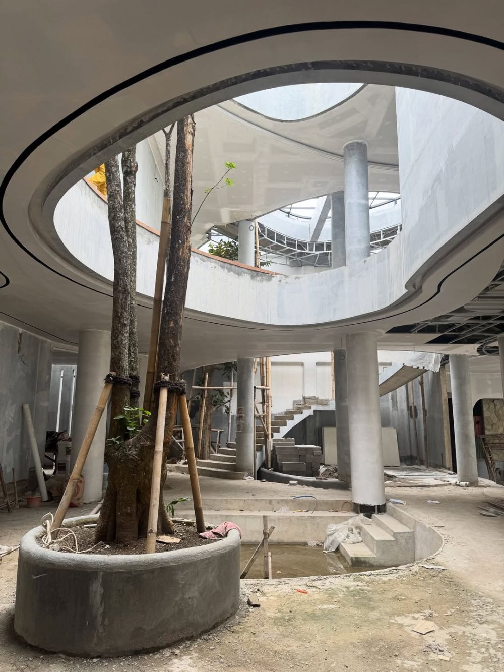 9 Potret bangunan masjid Zaskia Adya Mecca di Jagakarsa, desainnya unik berbentuk spiral