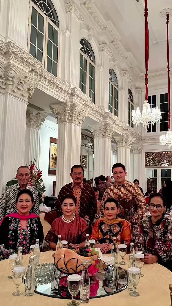 9 Potret Mayangsari ikut dinner trah Cendana usai Soeharto dapat gelar pahlawan, emoh disebut carmuk