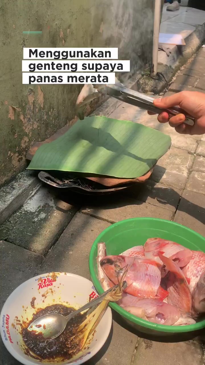 Trik jitu bakar ikan agar cepat matang merata meski tak digoreng dulu, ternyata kuncinya di 1 alat ini