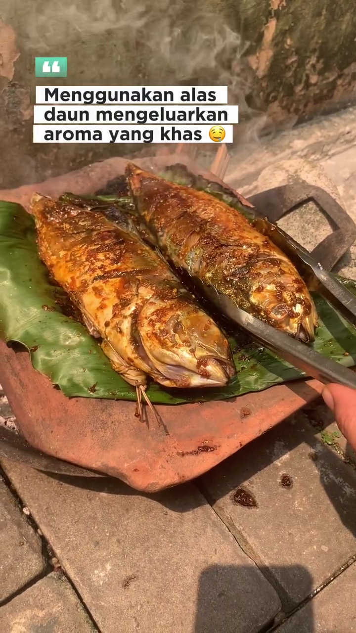 Trik jitu bakar ikan agar cepat matang merata meski tak digoreng dulu, ternyata kuncinya di 1 alat ini