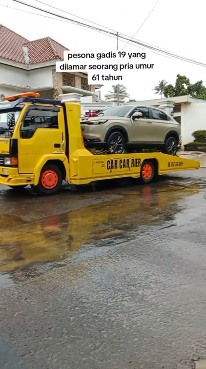 Cinta tak pandang usia, gadis 19 tahun di Jepara dinikahi pria selisih 42 tahun, maharnya mobil HRV