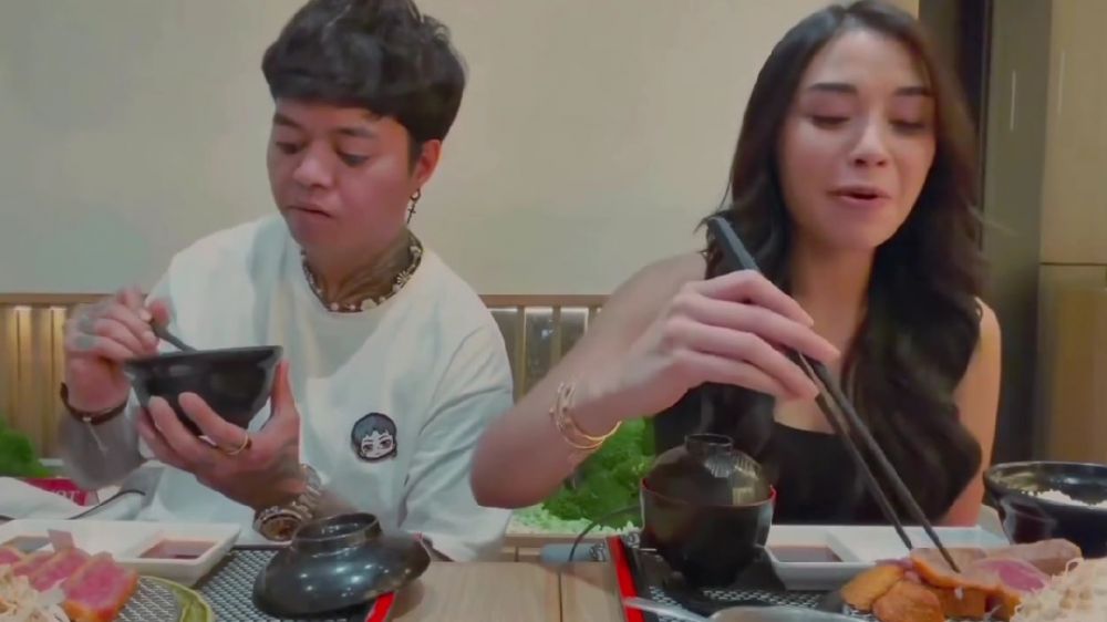 Kini sudah go public, 9 potret Reza Arap beri cincin Lula Lahfah ini diduga lamar sang kekasih