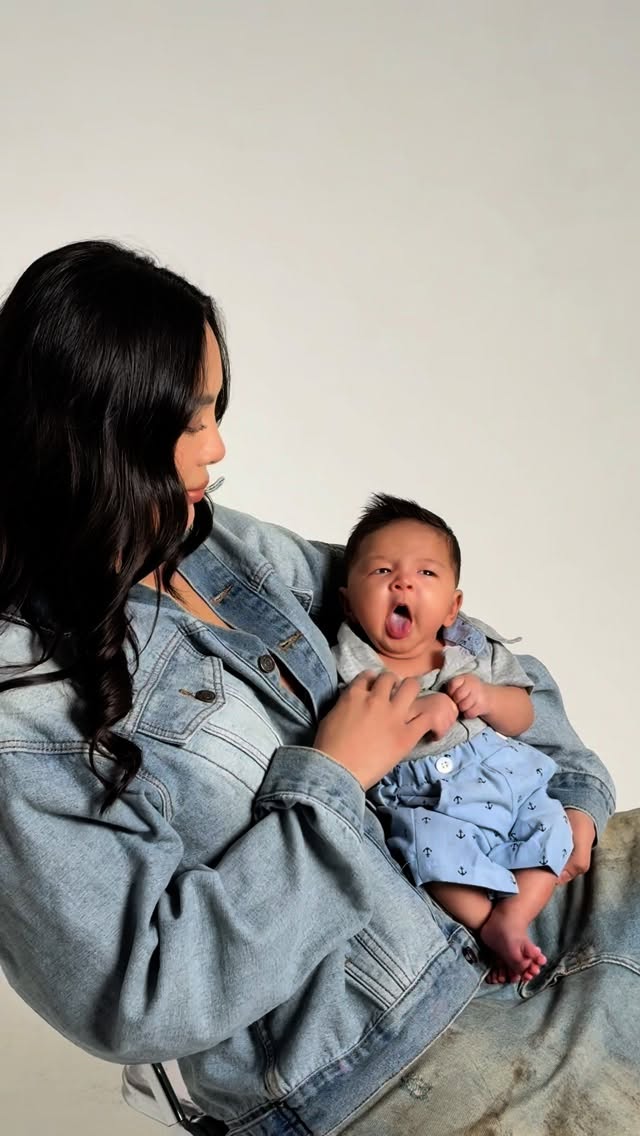 Kekhawatiran Erika Carlina usai jadi seorang ibu, takut dihujat perkara gaya parentingnya 