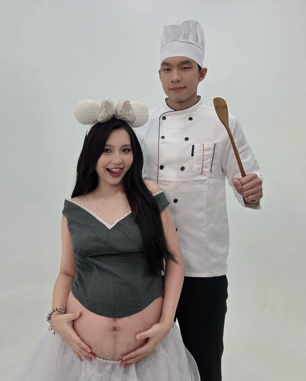 9 Potret Nita Vior pemotretan maternity bareng Vincent, tak malu tunjukkan stretch mark di perut